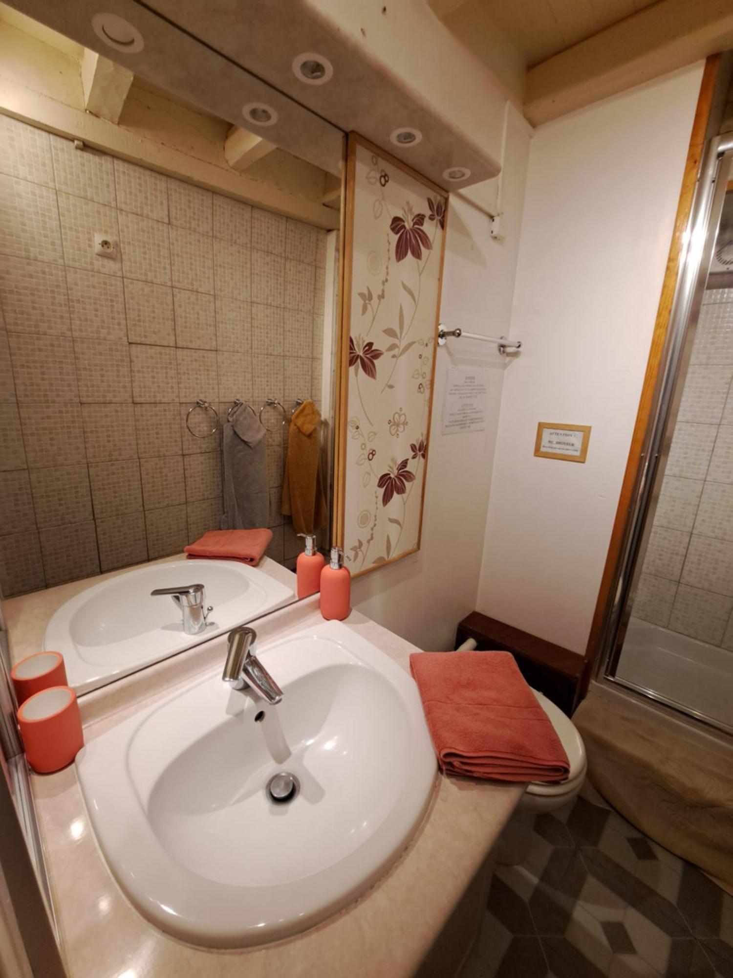 Gite De La Tour De Loire - 65 M2 Au Pied D'Une Tour De Gue Du 17Eme Siecle Mer Екстериор снимка